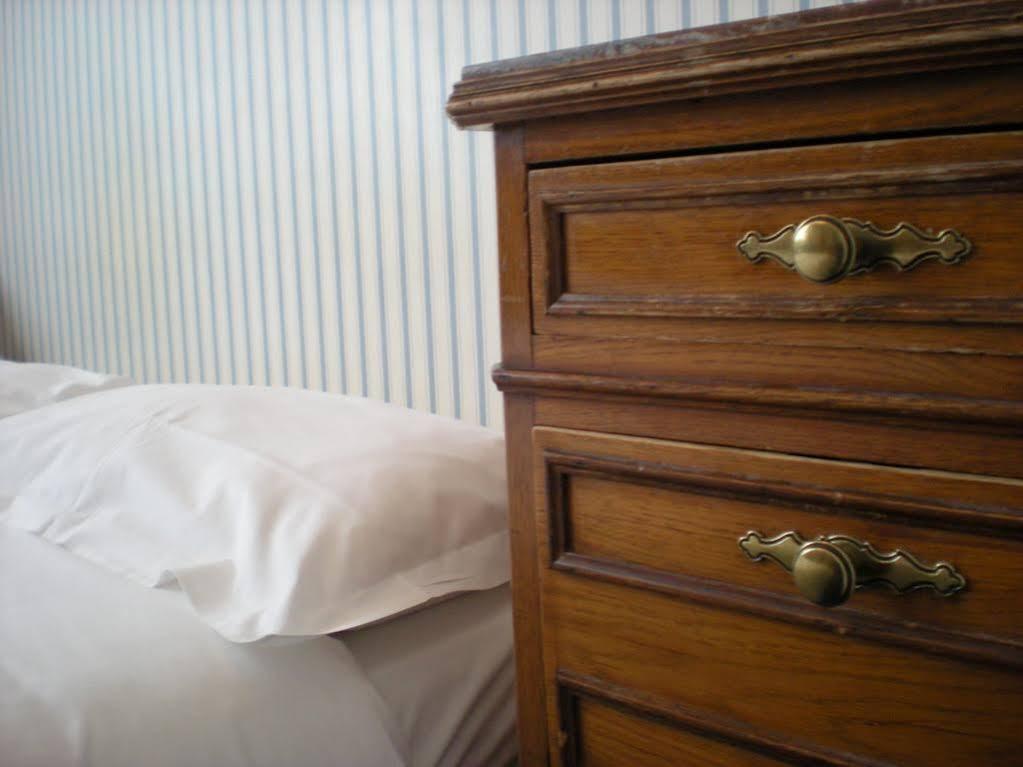 Hotel Richelieu Calais Bagian luar foto
