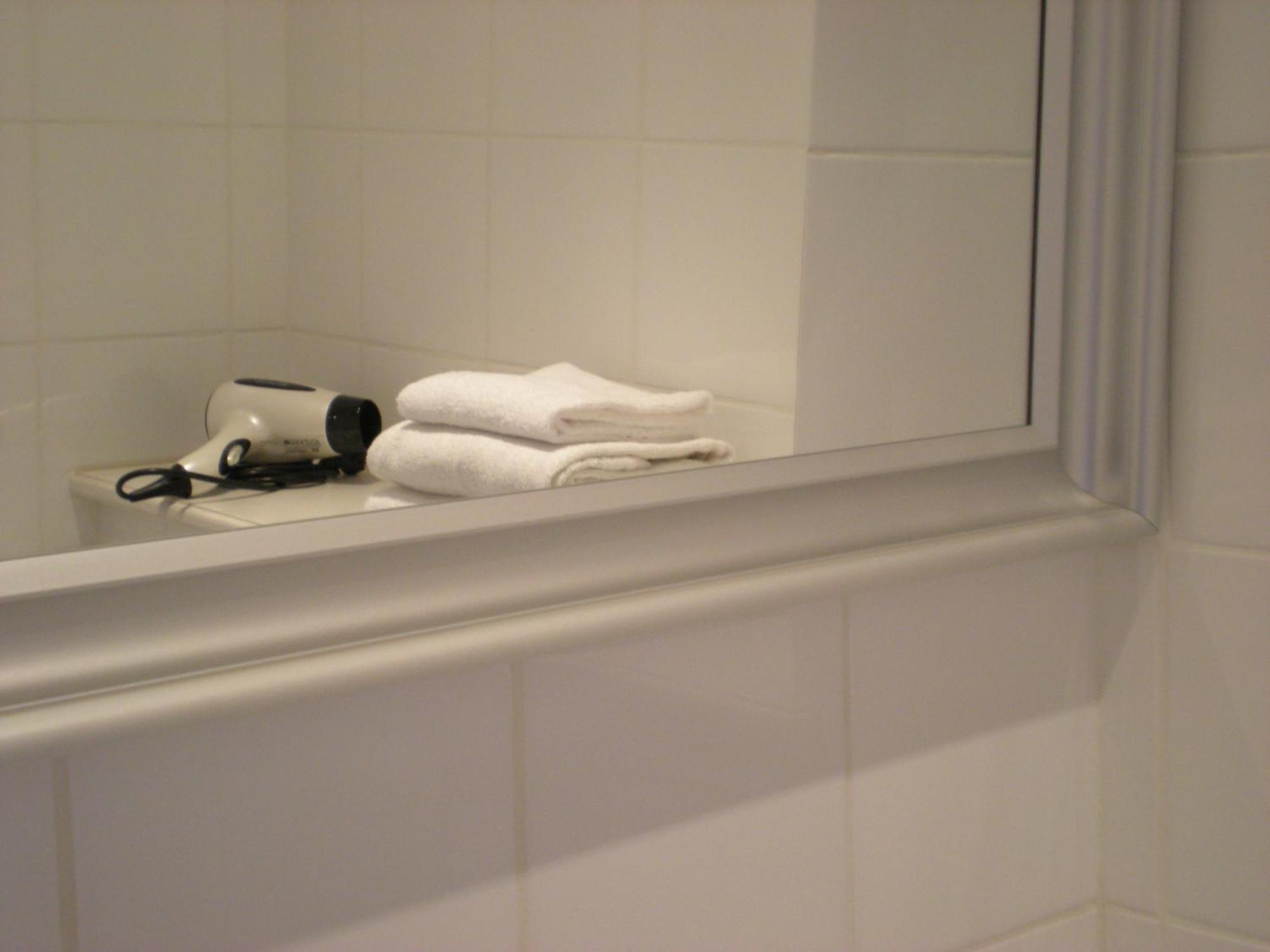 Hotel Richelieu Calais Bagian luar foto