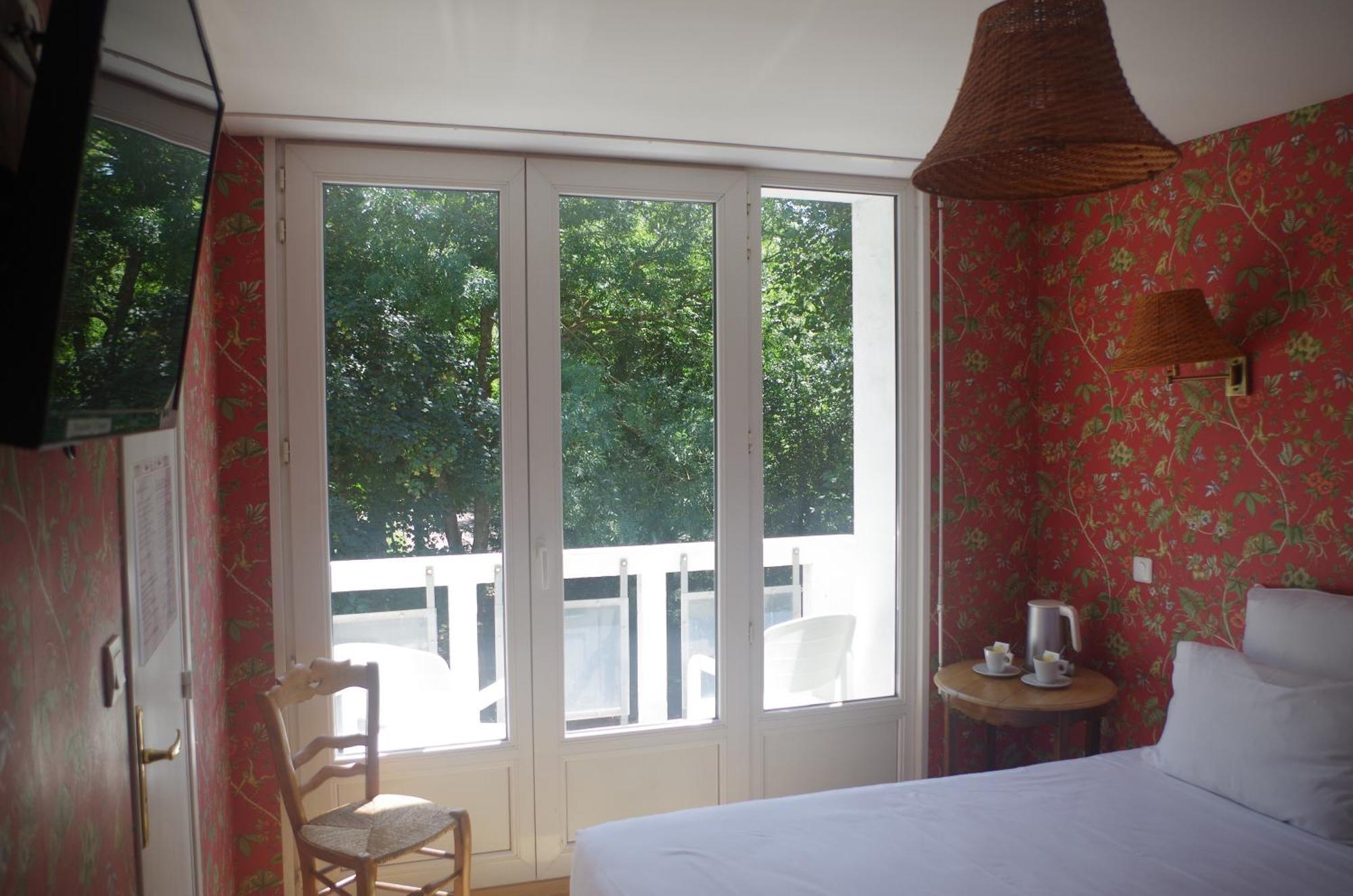 Hotel Richelieu Calais Bagian luar foto