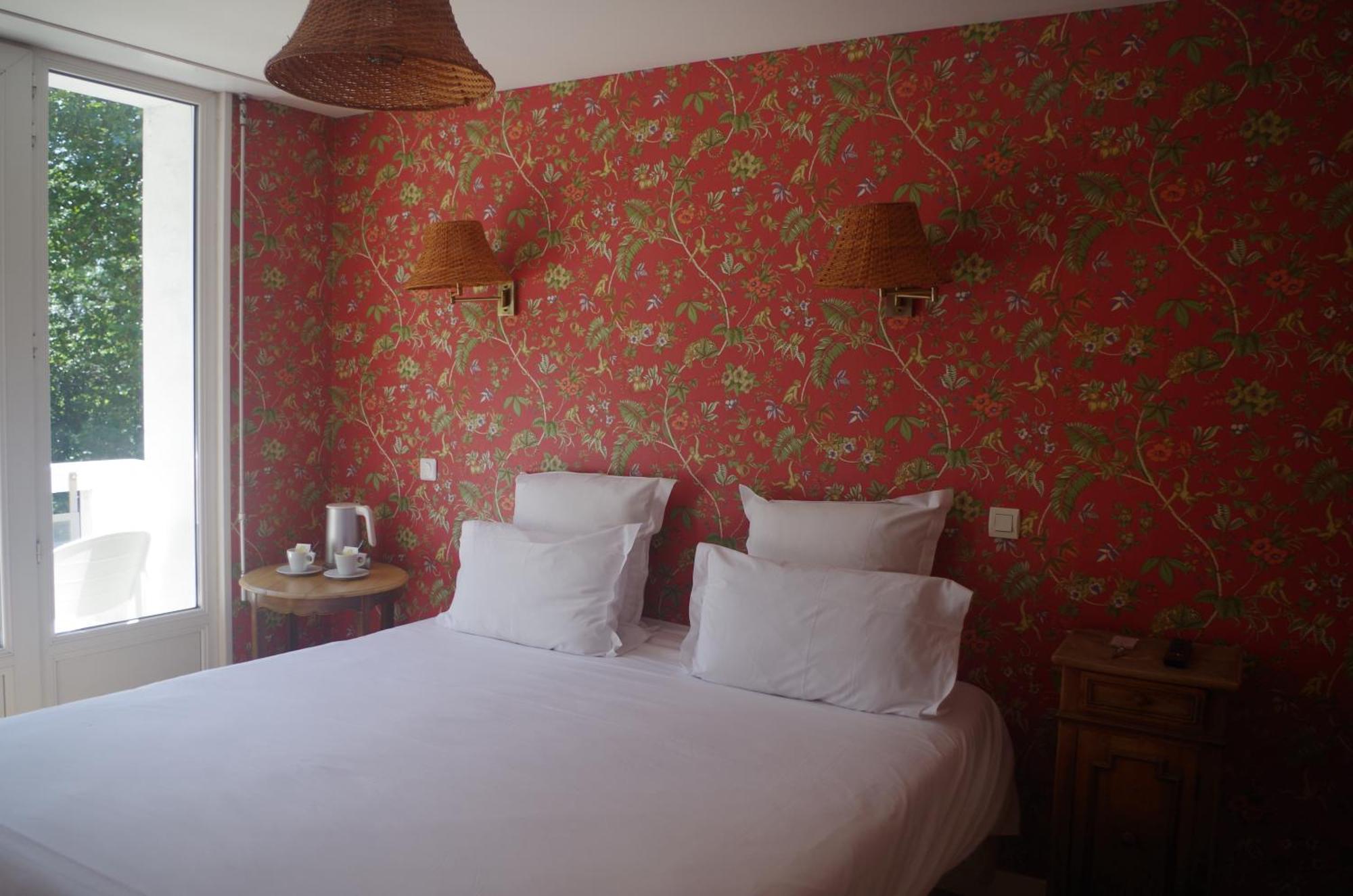 Hotel Richelieu Calais Bagian luar foto