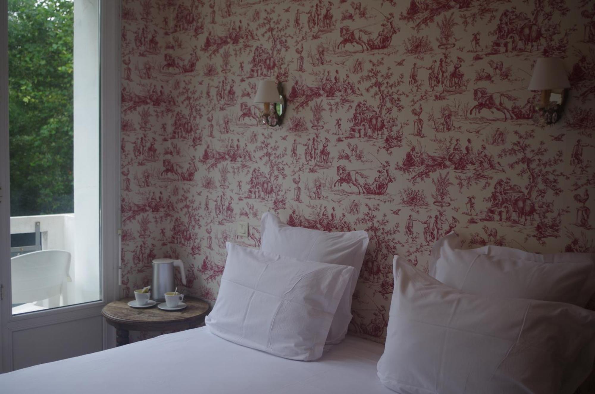 Hotel Richelieu Calais Bagian luar foto