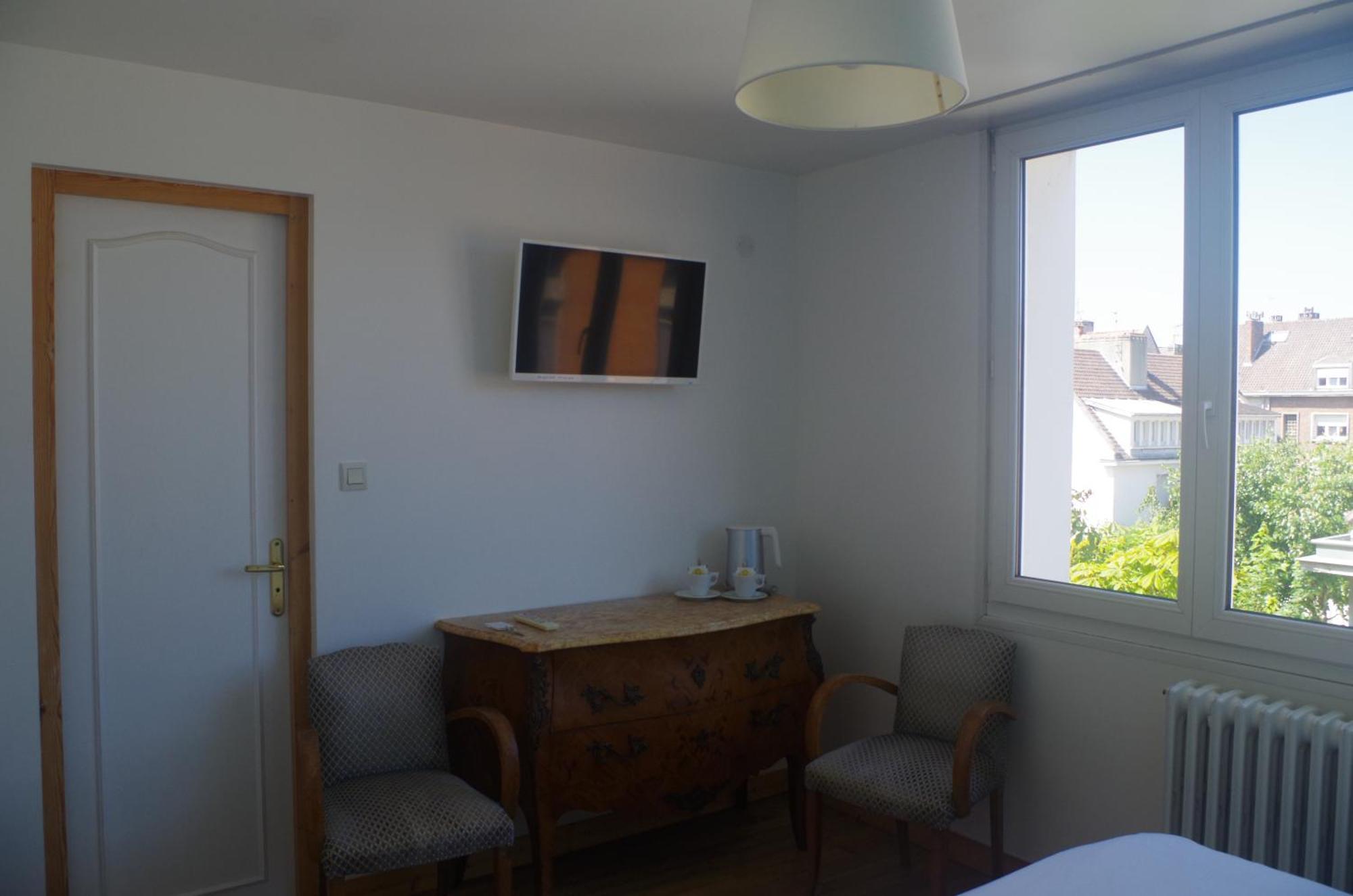 Hotel Richelieu Calais Bagian luar foto