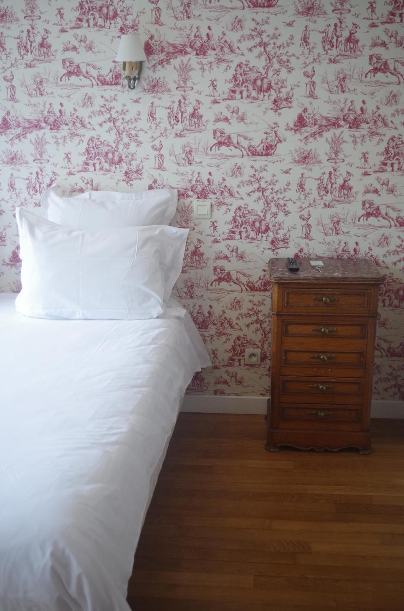 Hotel Richelieu Calais Bagian luar foto