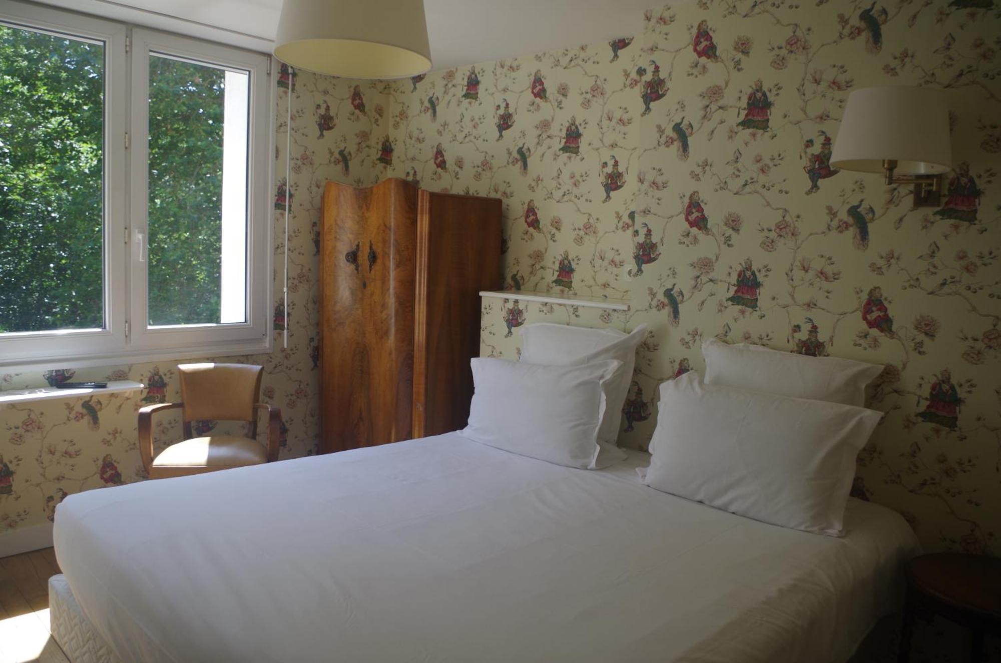 Hotel Richelieu Calais Bagian luar foto