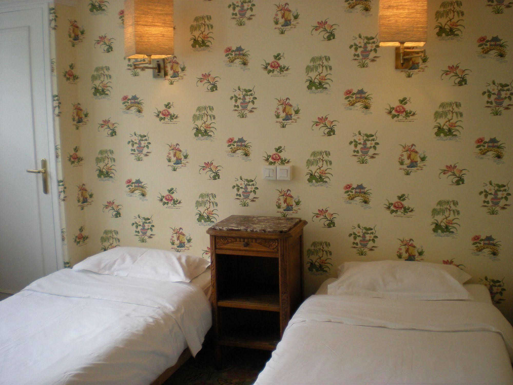Hotel Richelieu Calais Bagian luar foto