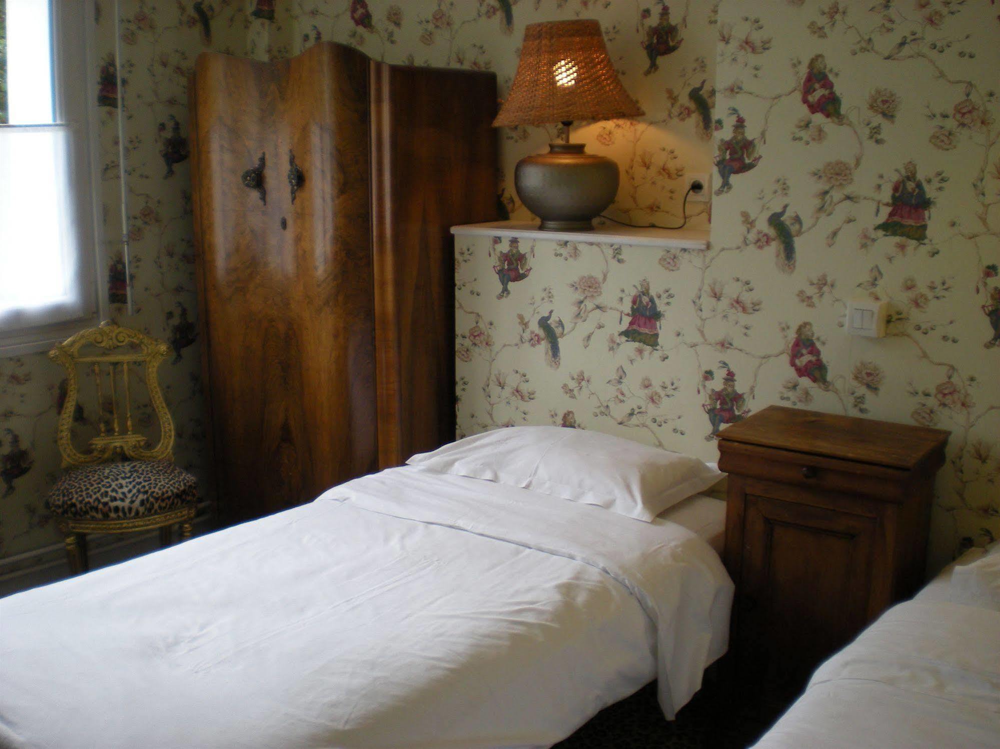 Hotel Richelieu Calais Bagian luar foto
