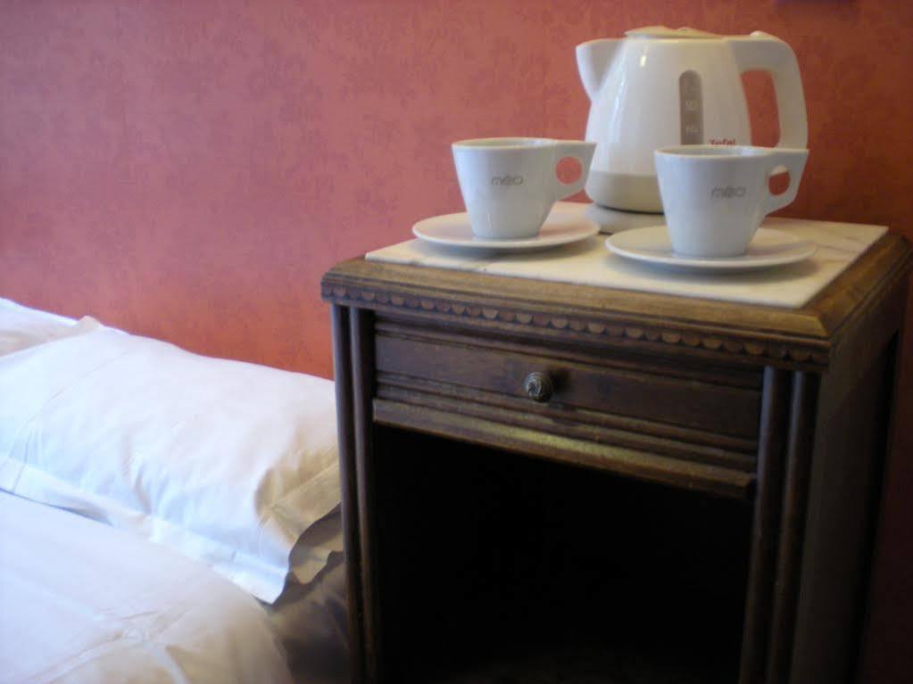 Hotel Richelieu Calais Bagian luar foto
