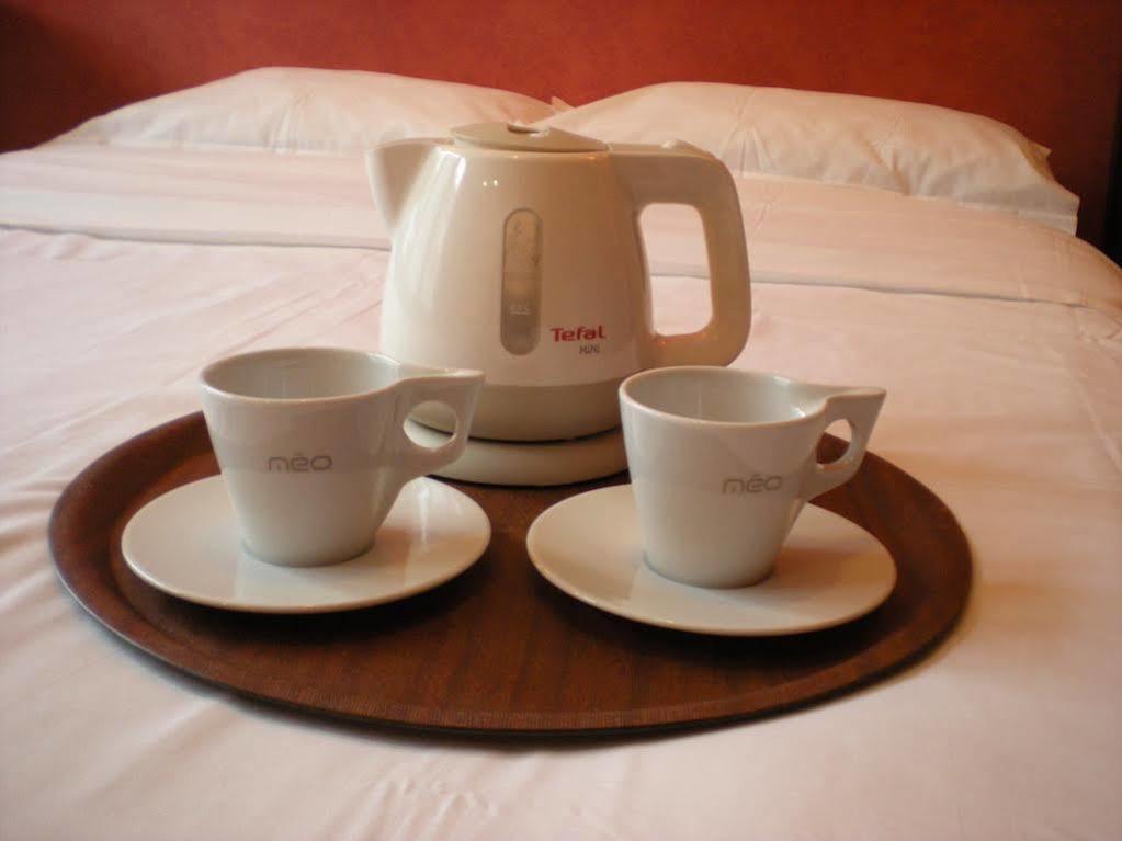 Hotel Richelieu Calais Bagian luar foto